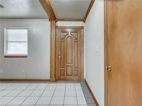 1 NE 3rd St, Tuttle, OK 73089 photo 4