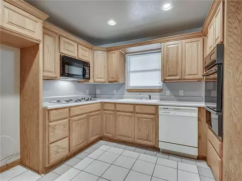 1 NE 3rd St, Tuttle, OK 73089 photo 8