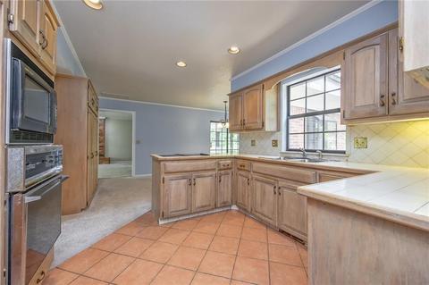 2217 E 37th Ct, Edmond, OK 73013 photo 4