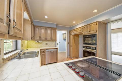 2217 E 37th Ct, Edmond, OK 73013 photo 5