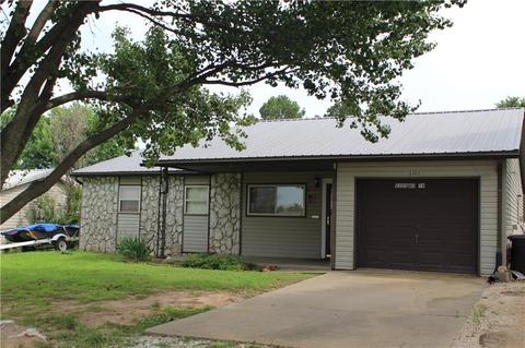 2305 8th St, Prague, OK 74864 photo 3