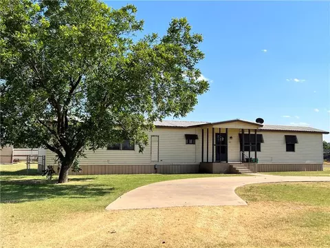 501 E 2nd St, Olustee, OK 73560 photo 1