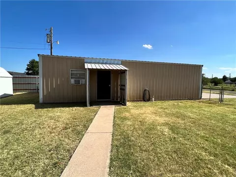 501 E 2nd St, Olustee, OK 73560 photo 19