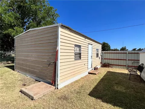 501 E 2nd St, Olustee, OK 73560 photo 23