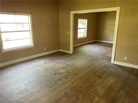1301 E 10th St, Shawnee, OK 74801 photo 3