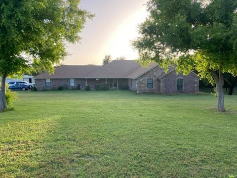 305 S Czech Hall Rd, Tuttle, OK 73089 photo 1