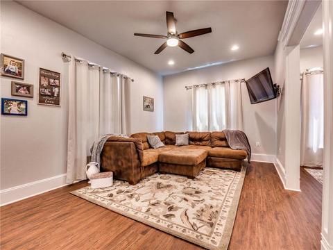 309 E Springer Ave, Guthrie, OK 73044 photo 5