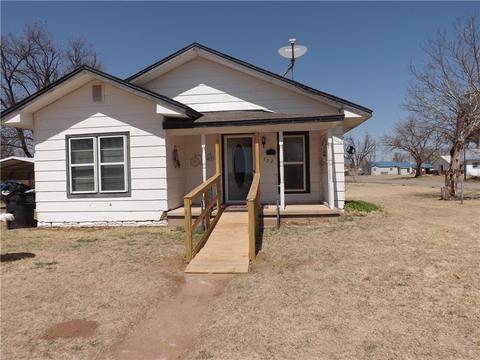 222 E Mayer St, Tipton, OK 73570 photo 2