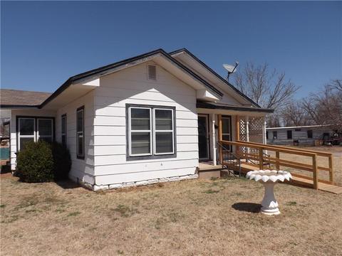 222 E Mayer St, Tipton, OK 73570 photo 4