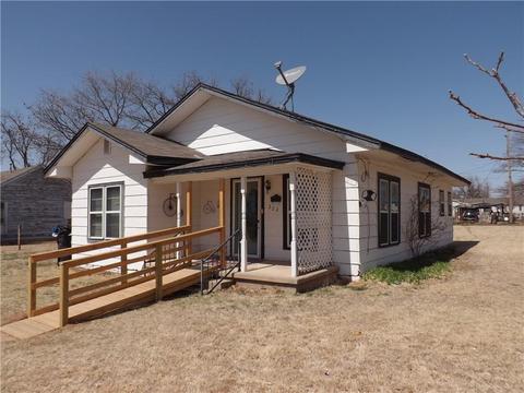 222 E Mayer St, Tipton, OK 73570 photo 1
