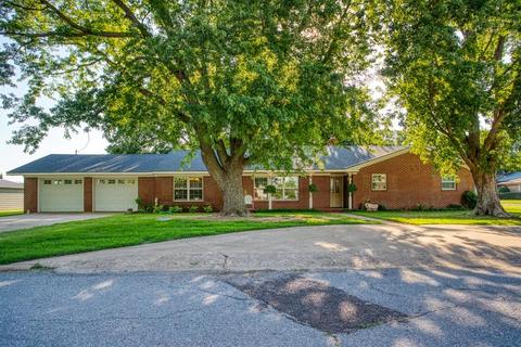 1021 N Forrest Ave, Watonga, OK 73772