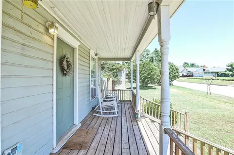 402 E Springer Ave, Guthrie, OK 73044 photo 5