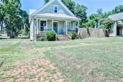 402 E Springer Ave, Guthrie, OK 73044 photo 2