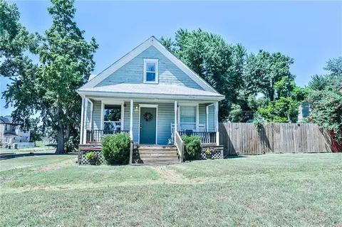 402 E Springer Ave, Guthrie, OK 73044 photo 3