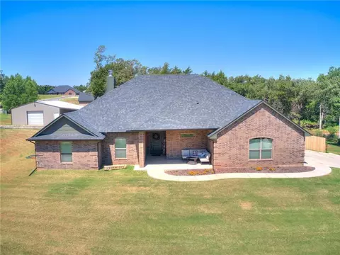 465 Redbud Ln, Guthrie, OK 73044 photo 2