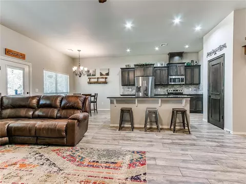 465 Redbud Ln, Guthrie, OK 73044 photo 5