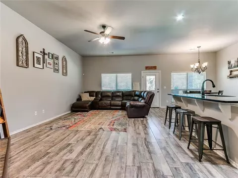 465 Redbud Ln, Guthrie, OK 73044 photo 4