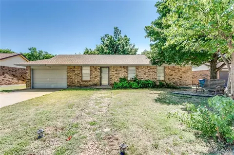 242 Echo Ln, Harrah, OK 73045 photo 2