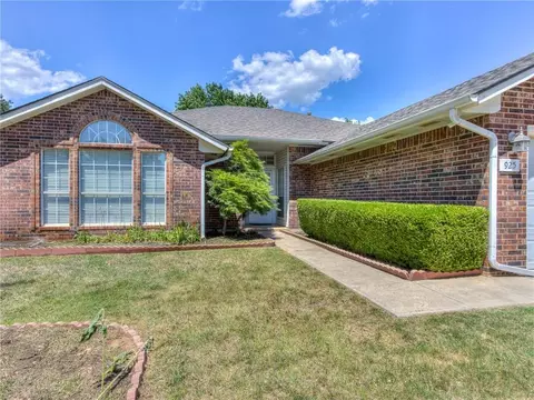 925 Goshawk Dr, Norman, OK 73072 photo 3