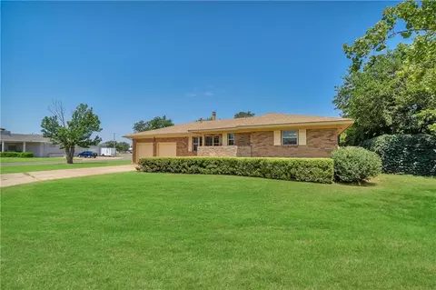 1901 Willard Dr, Altus, OK 73521 photo 2