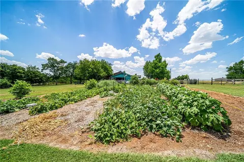 1208 E Blackburn Rd, Marlow, OK 73055 photo 2