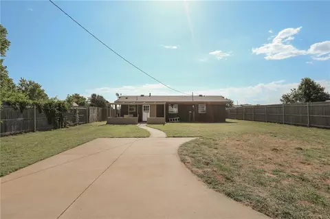 9 NE 3rd St, Tuttle, OK 73089 photo 3