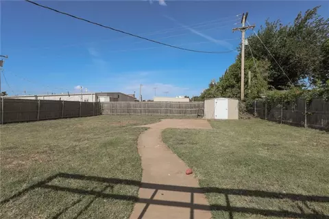 9 NE 3rd St, Tuttle, OK 73089 photo 4