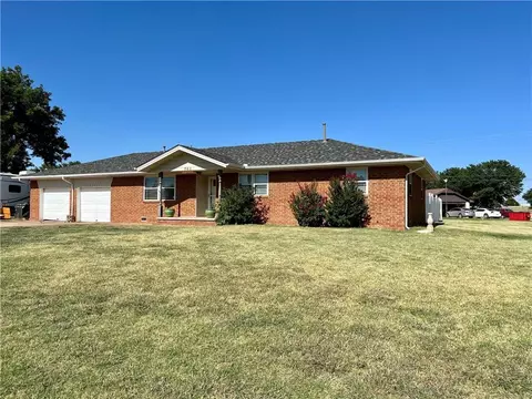 701 N 5th St, Thomas, OK 73669 photo 2