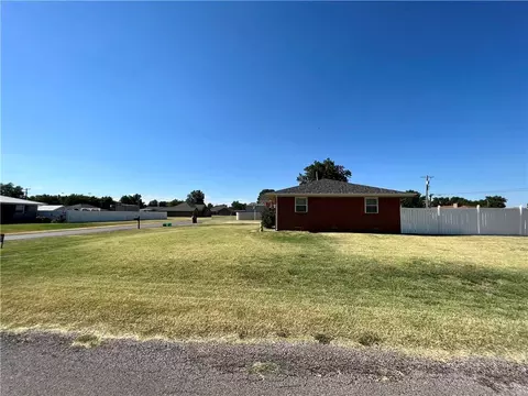 701 N 5th St, Thomas, OK 73669 photo 3