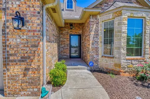 2837 SE 9th St, Moore, OK 73160 photo 4