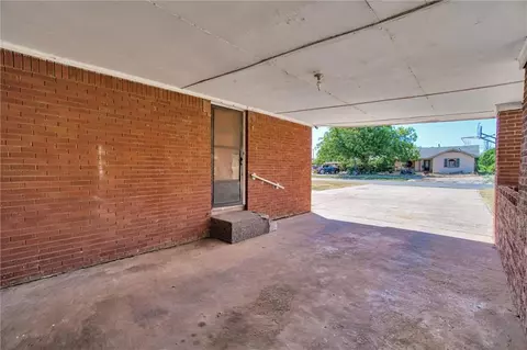 512 Navajoe Rd, Altus, OK 73521 photo 4