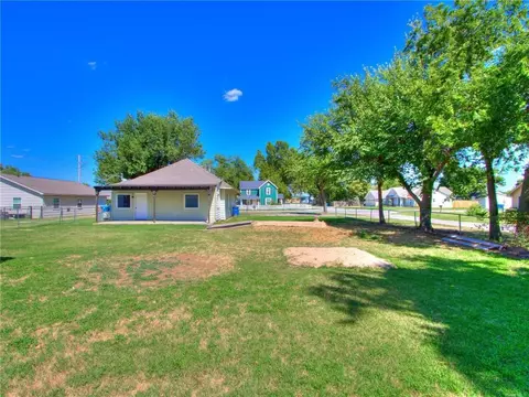 401 W Locust St, Tuttle, OK 73089 photo 6