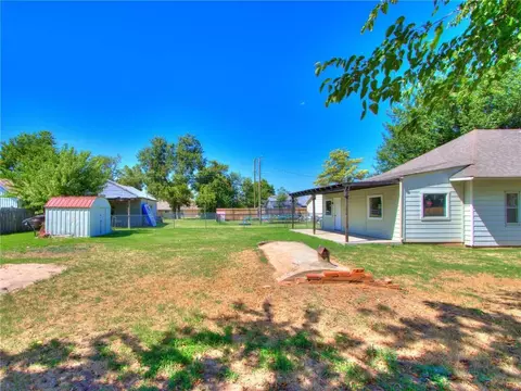401 W Locust St, Tuttle, OK 73089 photo 5