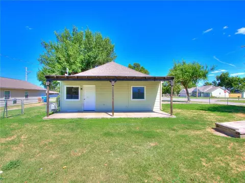 401 W Locust St, Tuttle, OK 73089 photo 7
