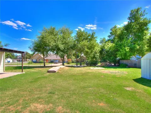 401 W Locust St, Tuttle, OK 73089 photo 4