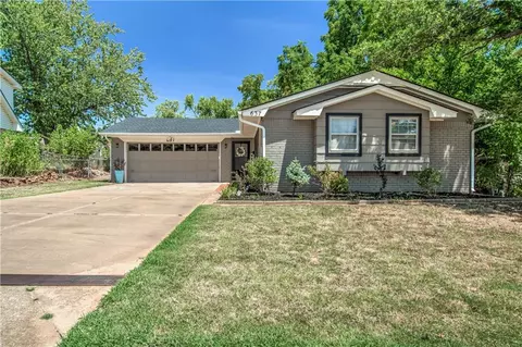 637 E 27th St, Edmond, OK 73013 photo 2