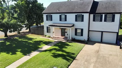 521 E Logan Ave, Guthrie, OK 73044 photo 2