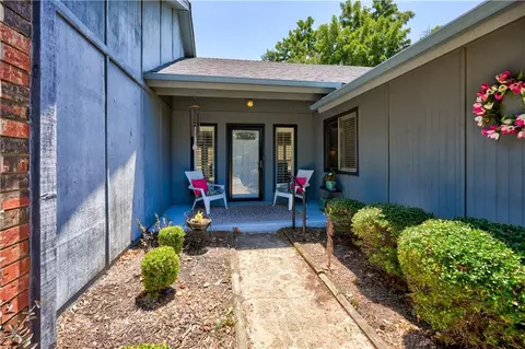 1908 Rosedale Dr, Edmond, OK 73013 photo 3
