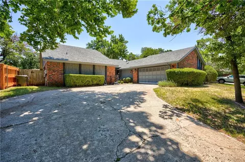 1908 Rosedale Dr, Edmond, OK 73013 photo 2