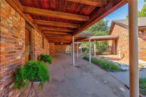 720 Phillips Ln, Clinton, OK 73601 photo 4