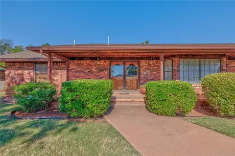 720 Phillips Ln, Clinton, OK 73601 photo 2