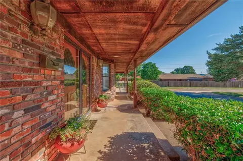 720 Phillips Ln, Clinton, OK 73601 photo 3