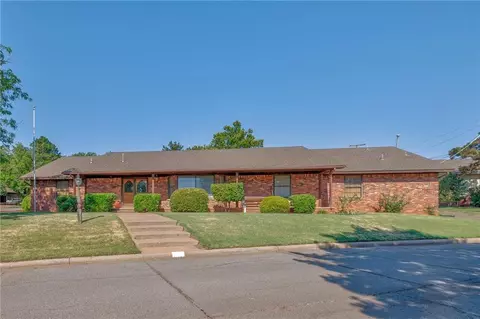 720 Phillips Ln, Clinton, OK 73601 photo 1