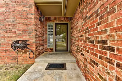 413 Bradgate Dr, Yukon, OK 73099 photo 3