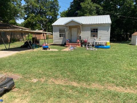 207 E Apache St, Lindsay, OK 73052 photo 1