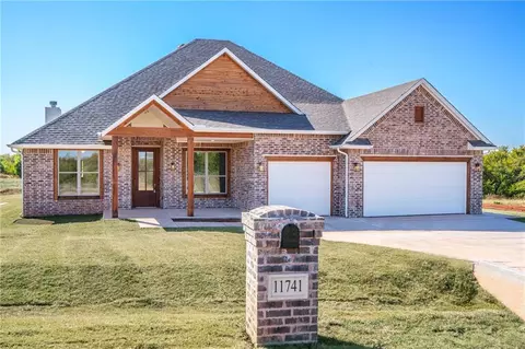 11741 Huckleberry Trl, Guthrie, OK 73044
