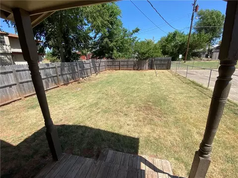 1208 E Springer Ave, Guthrie, OK 73044 photo 16