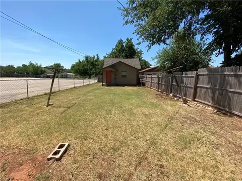 1208 E Springer Ave, Guthrie, OK 73044 photo 17