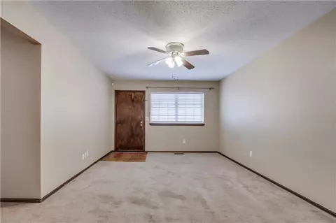 129 E Cherry Ave, Yukon, OK 73099 photo 5
