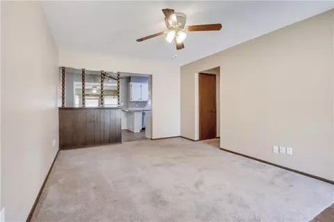 129 E Cherry Ave, Yukon, OK 73099 photo 4
